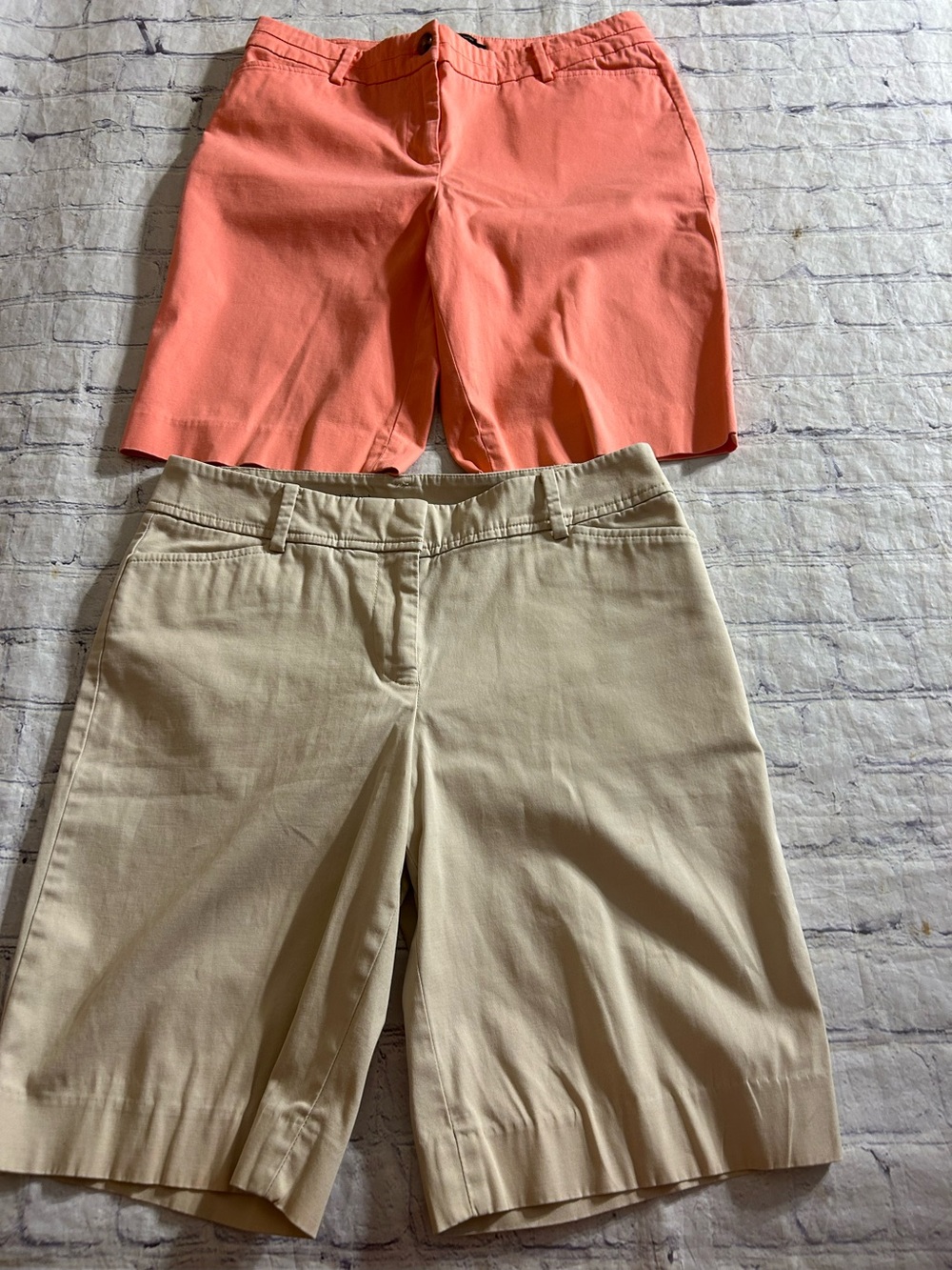 TALBOTS PERFECT KHAKI SHORTS BEIGE/TAN AND ORANGE/PEACH (2) WOMEN’S SIZE 4P